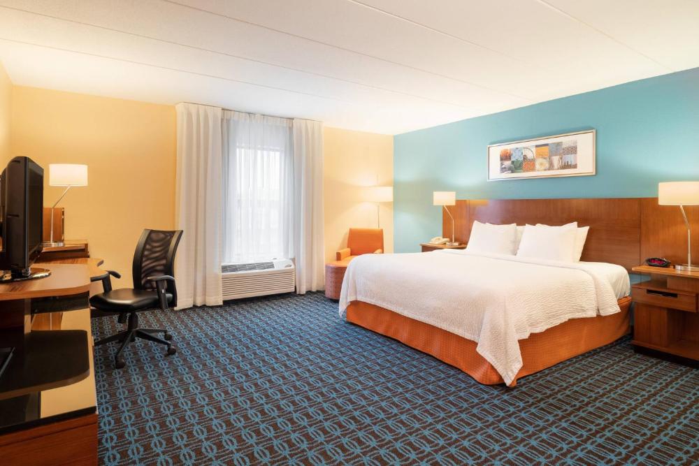 Larger Guest room, 1 King interior